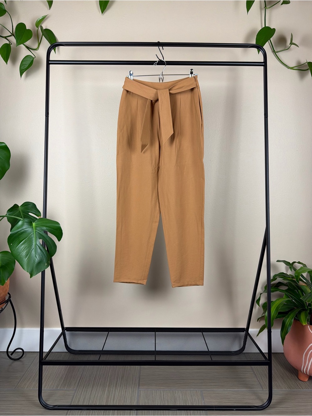 Leith Camel High-Waist Belted Tapered Pants